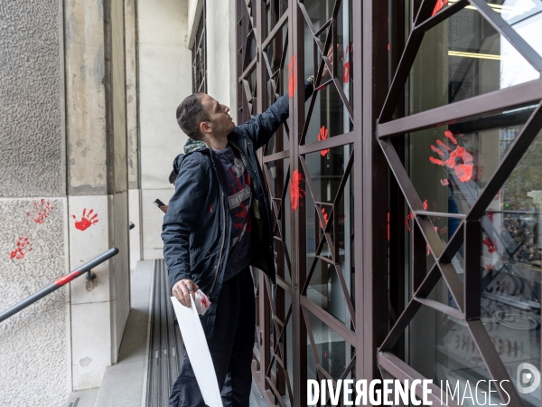 Manifestation à Belgrade pour demander justice après l effondrement d un toit qui a fait 14 morts 