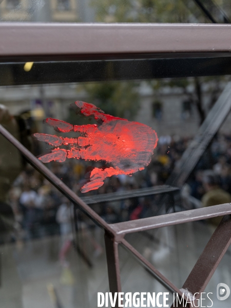 Manifestation à Belgrade pour demander justice après l effondrement d un toit qui a fait 14 morts 
