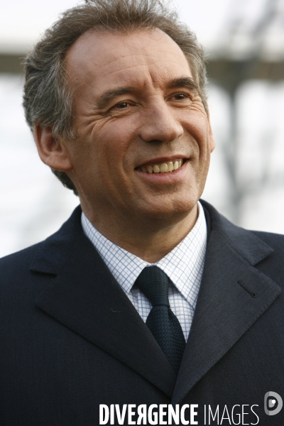 Deplacement a blois pour francois bayrou