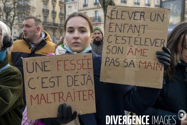 Rassemblement contre les violences faites aux enfants