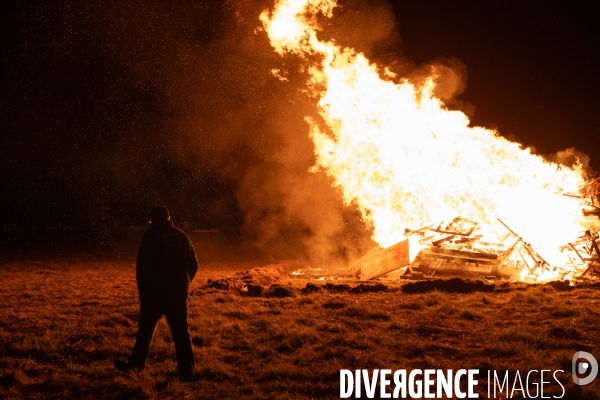 Feu de colere des agriculteurs a Dijon
