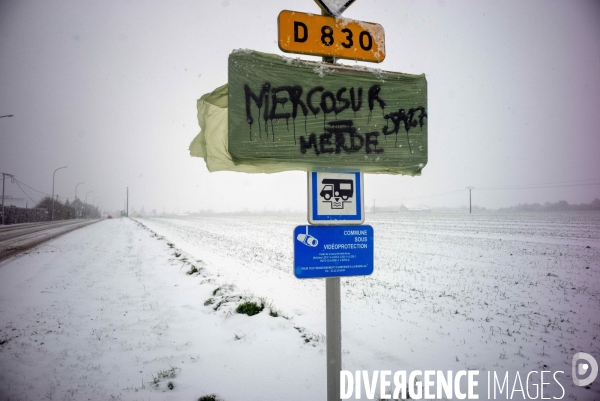 Panneaux de la colère,sous la neige
