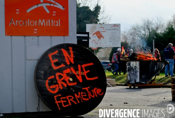 Rassemblement devant l usine d ArcelorMittal de Denain