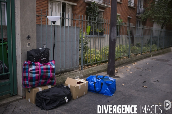 Membres de l association solimove, qui demenage une femme victime de violences conjugales.
