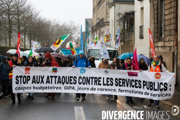 Manifestation pour la défense des services publics à Nantes