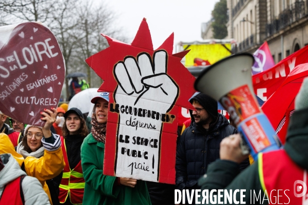 Manifestation pour la défense des services publics à Nantes