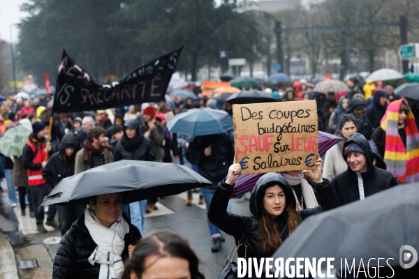 Manifestation pour la défense des services publics à Nantes