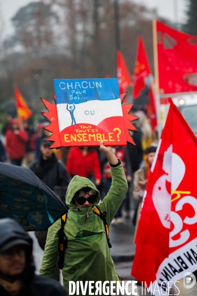 Manifestation pour la défense des services publics à Nantes