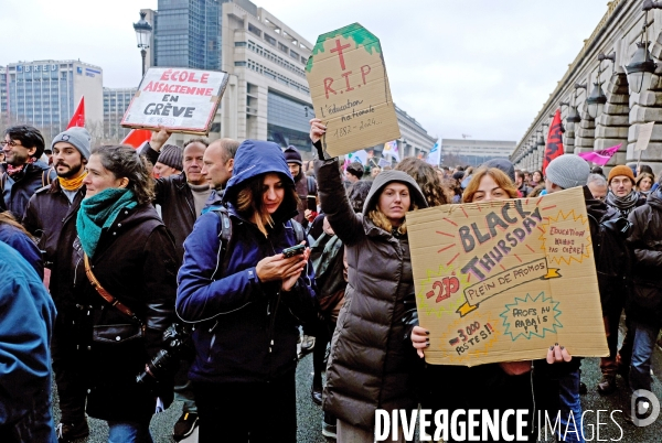 Manifestation pour la defense des services publics