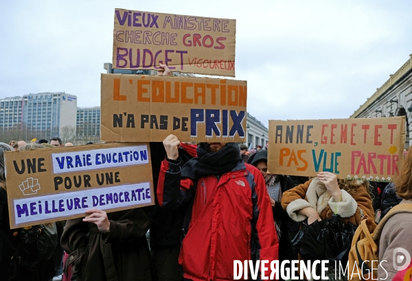 Manifestation pour la defense des services publics