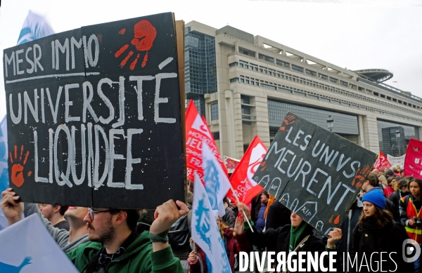 Manifestation pour la defense des services publics