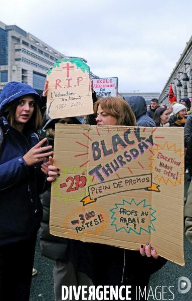 Manifestation pour la defense des services publics