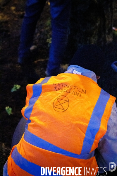 Ici on débitume, ailleurs on bétonne