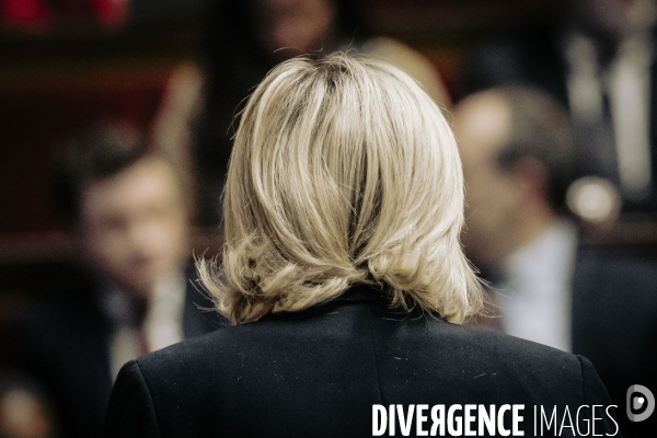 Motions de censure déposées par le NFP et le RN