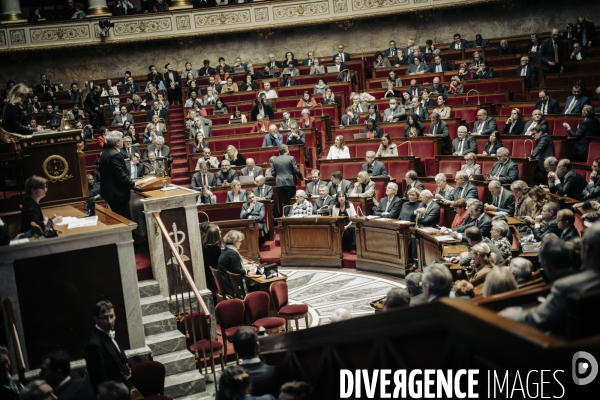 Motions de censure déposées par le NFP et le RN