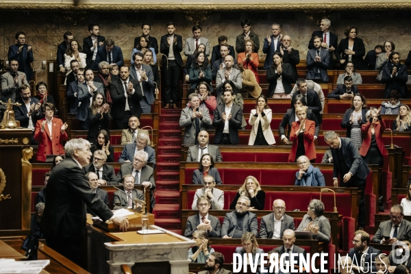 Motions de censure déposées par le NFP et le RN