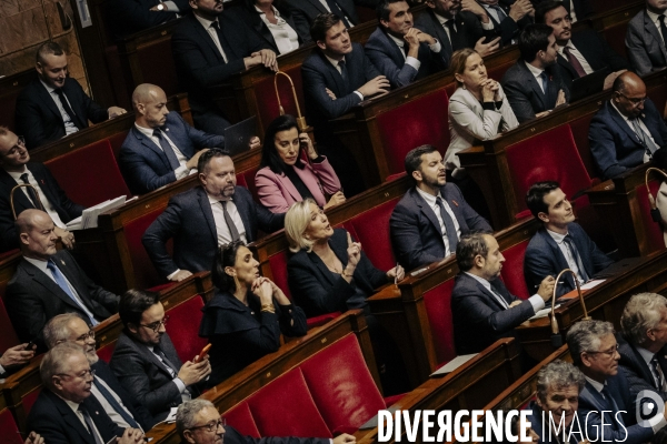 Motions de censure déposées par le NFP et le RN