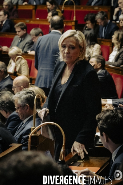 Motions de censure déposées par le NFP et le RN