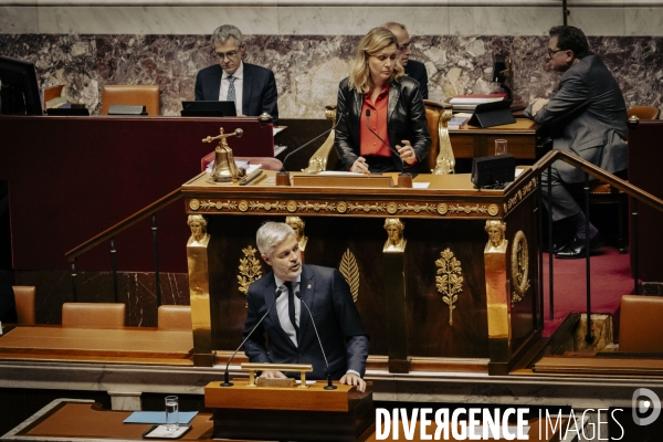 Motions de censure déposées par le NFP et le RN