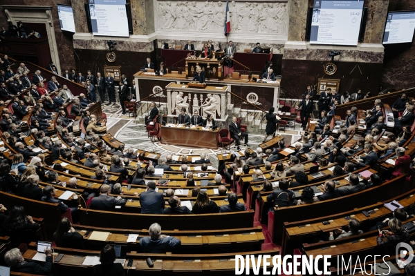 Motions de censure déposées par le NFP et le RN