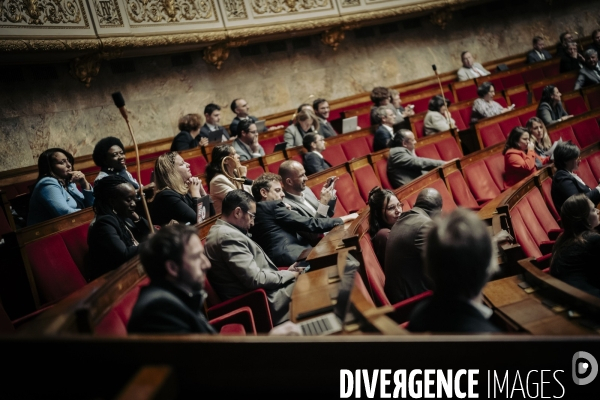 Motions de censure déposées par le NFP et le RN