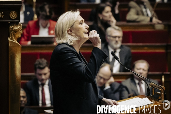 Motions de censure déposées par le NFP et le RN
