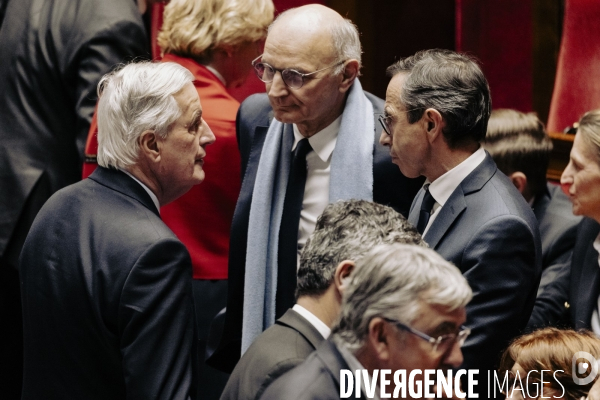 Motions de censure déposées par le NFP et le RN