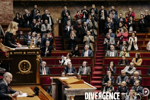 Motions de censure déposées par le NFP et le RN