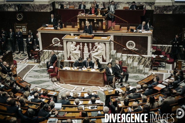 Motions de censure déposées par le NFP et le RN