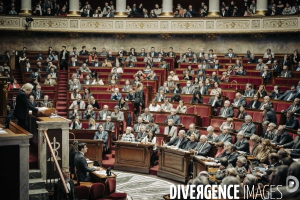 Motions de censure déposées par le NFP et le RN