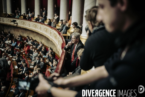 Motions de censure déposées par le NFP et le RN