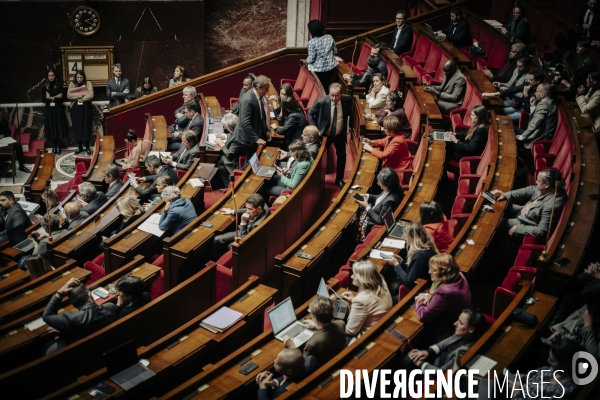 Motions de censure déposées par le NFP et le RN