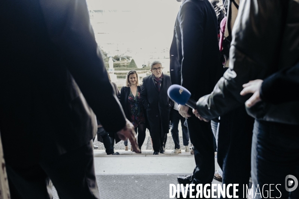 Motions de censure déposées par le NFP et le RN