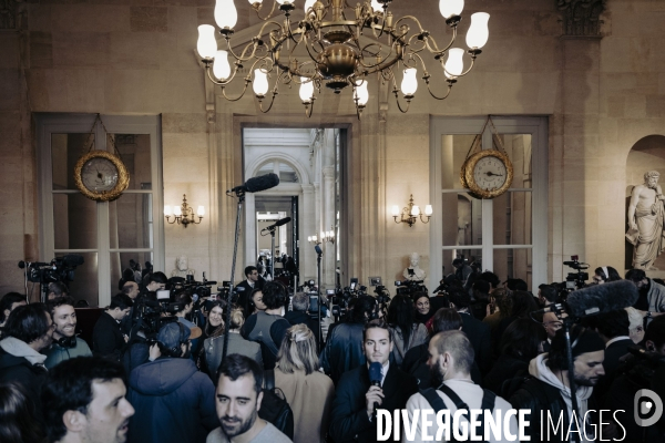 Motions de censure déposées par le NFP et le RN
