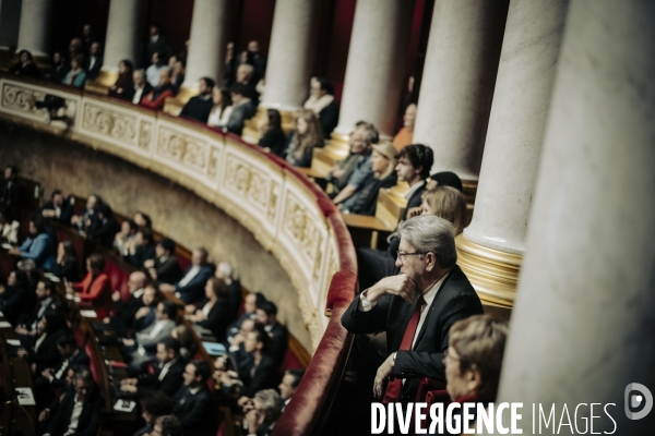 Motions de censure déposées par le NFP et le RN