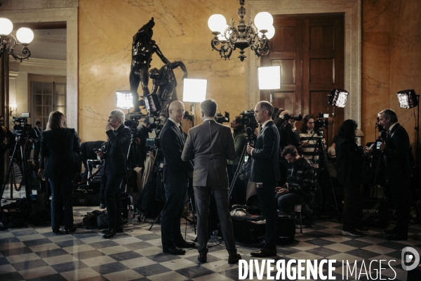 Motions de censure déposées par le NFP et le RN