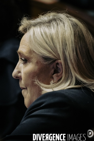 Motions de censure déposées par le NFP et le RN