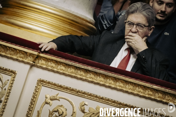 Motions de censure déposées par le NFP et le RN
