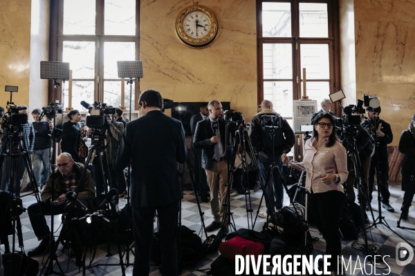 Motions de censure déposées par le NFP et le RN