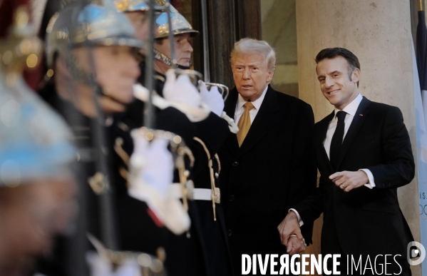 Emmanuel macron reçoit Donald TRUMP