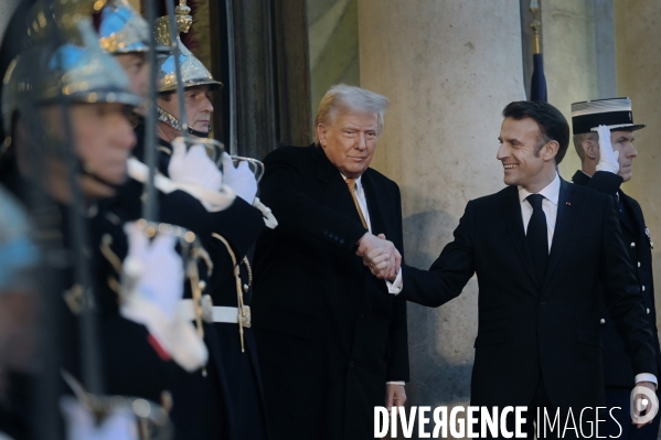 Emmanuel macron reçoit Donald TRUMP