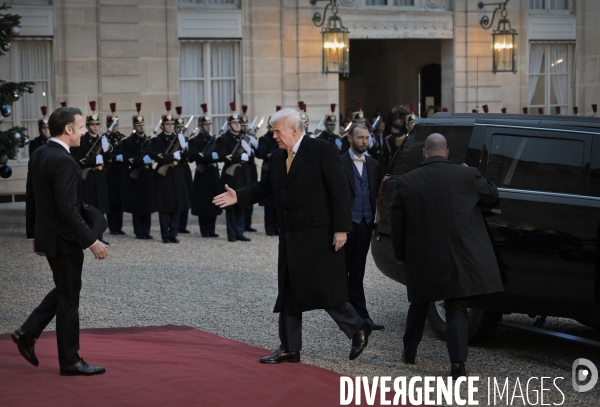 Emmanuel macron reçoit Donald TRUMP