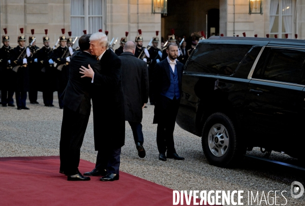 Emmanuel macron reçoit Donald TRUMP