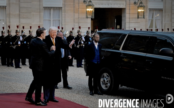 Emmanuel macron reçoit Donald TRUMP