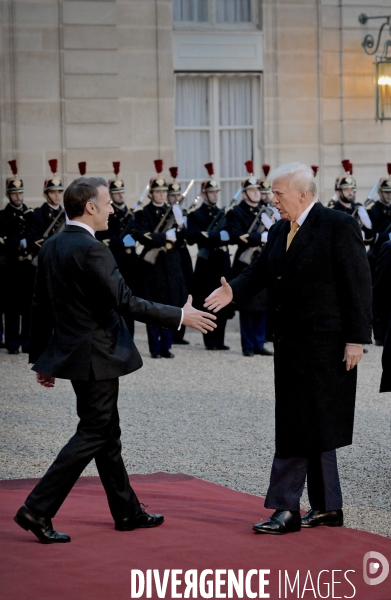 Emmanuel macron reçoit Donald TRUMP