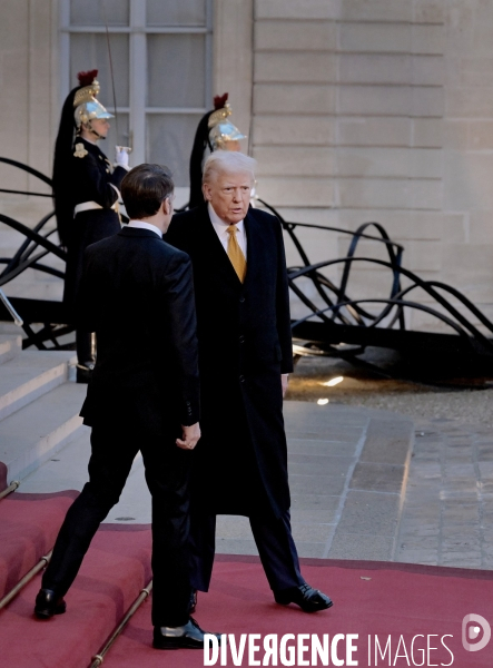 Emmanuel macron reçoit Donald TRUMP