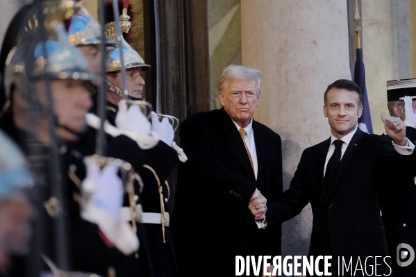 Emmanuel macron reçoit Donald TRUMP