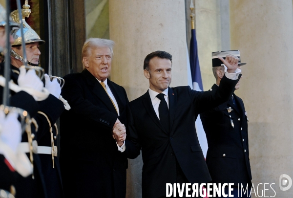 Emmanuel macron reçoit Donald TRUMP