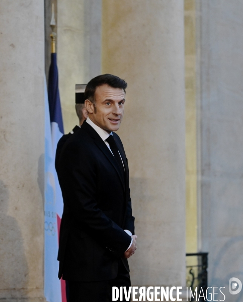 Emmanuel macron reçoit Donald TRUMP et Volodymyr ZELENSKY