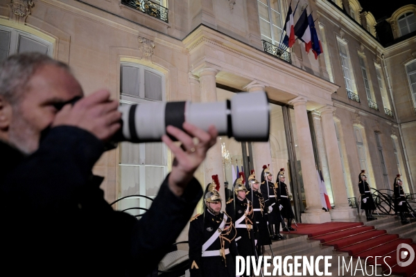 Emmanuel macron reçoit Donald TRUMP et Volodymyr ZELENSKY